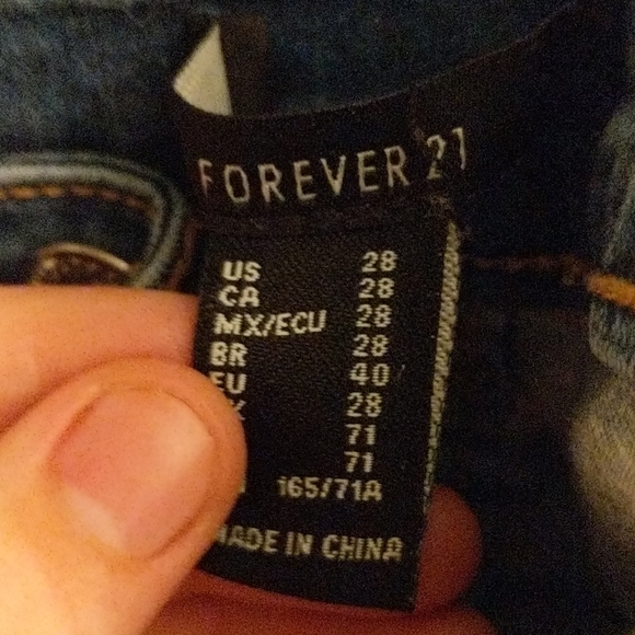 Ripped jeans - Picture 2 of 2